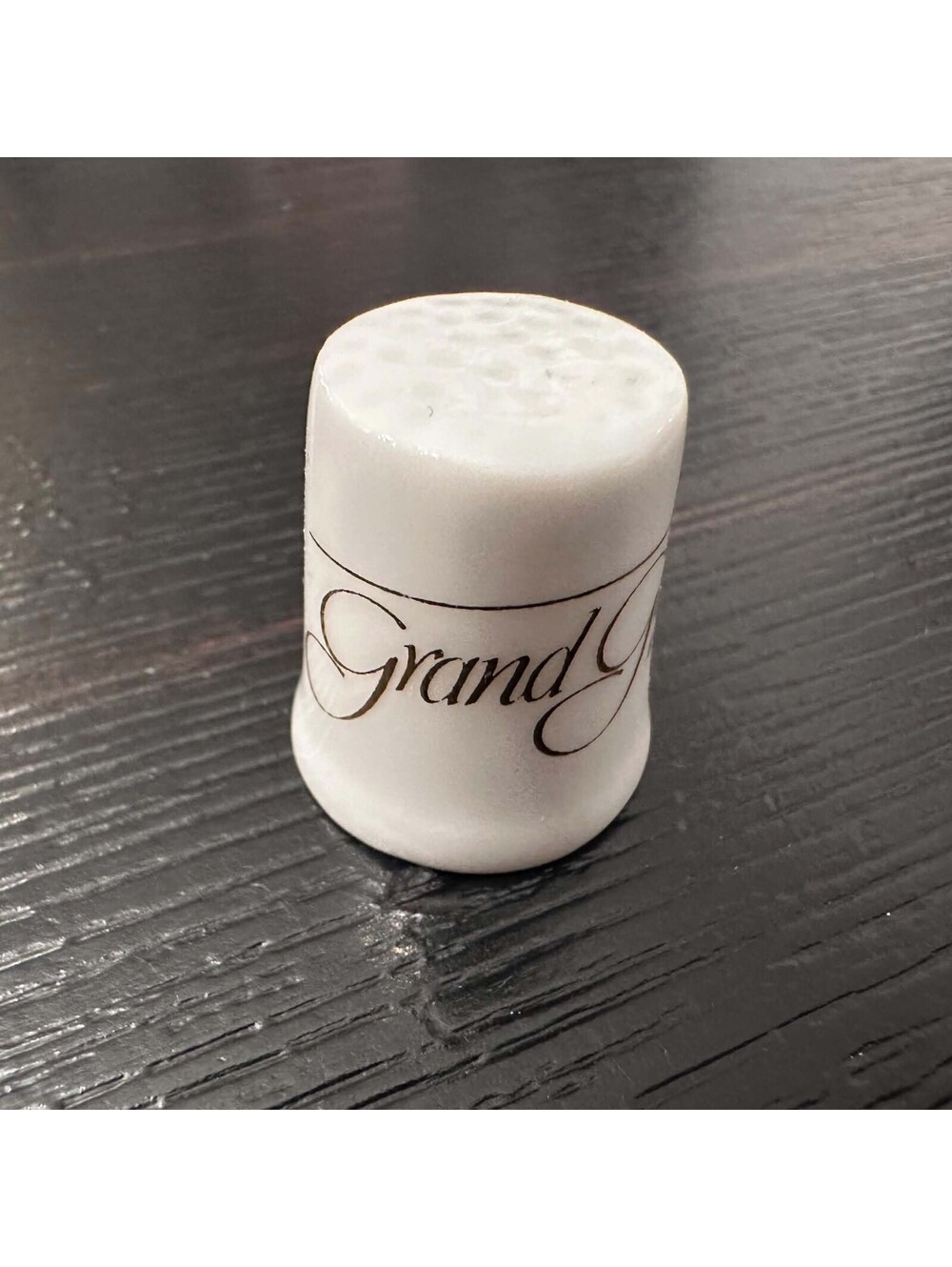 Grand Geneva Resort & Spa Wisconsin Souvenir Thimble White Gold Script EUC